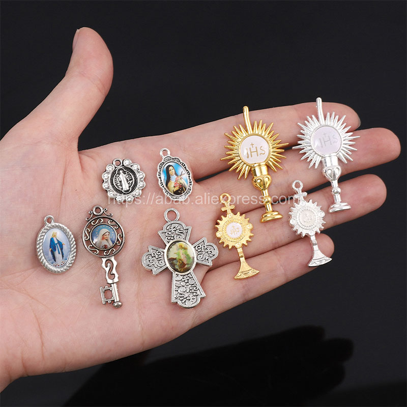 Icono religioso dorado de Jesú - Streetwear Brand Accessories reseña y precio